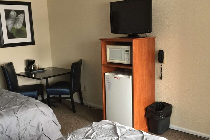 Room 2 of 38