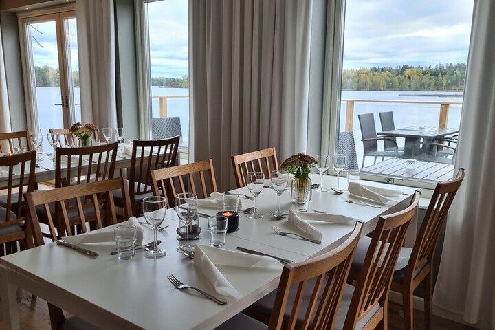 Dining 54 of 66