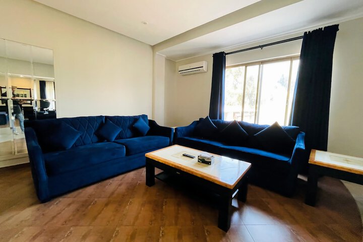 Room 32 of 61