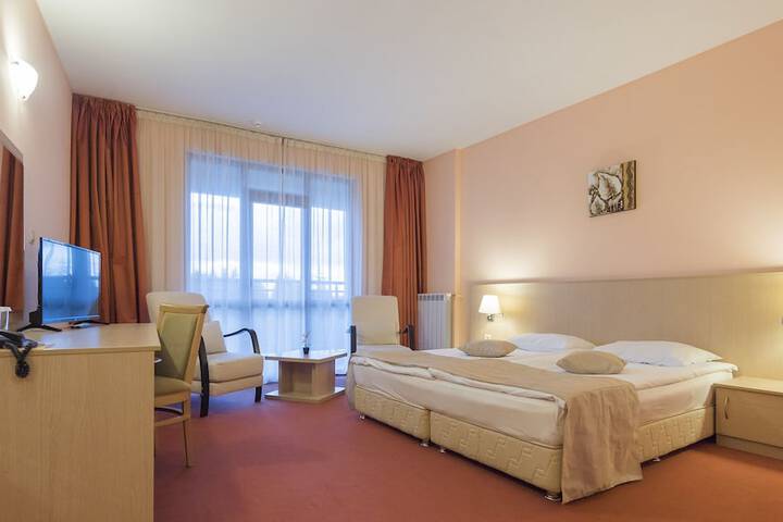Room 15 of 48