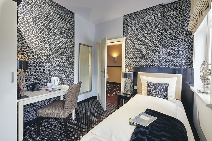 Room 49 of 98
