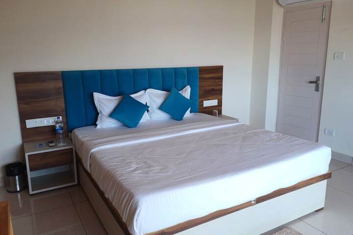 Room 2 of 46