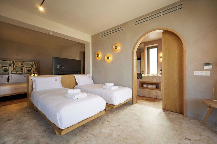 Room 85 of 157