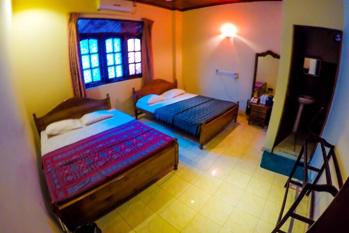 Room 12 of 25