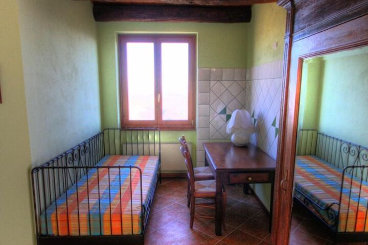 Room 28 of 67