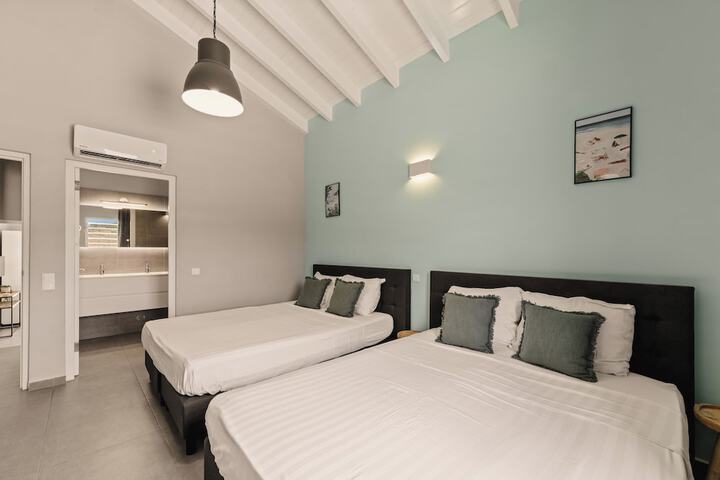 Room 10 of 68