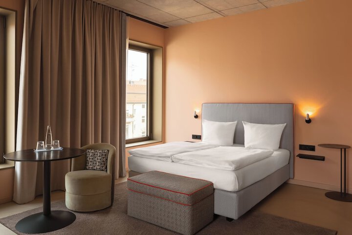 Room 34 of 112