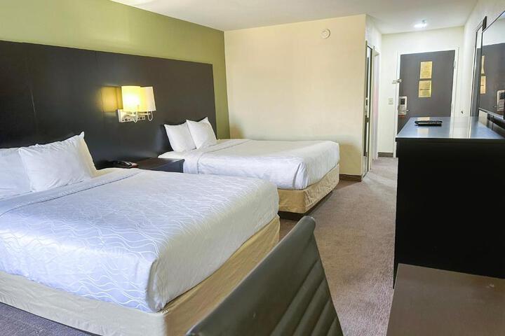 Double Queen Room (3 of 10)