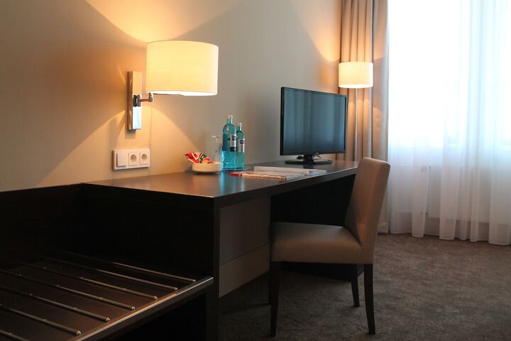Room 16 of 46