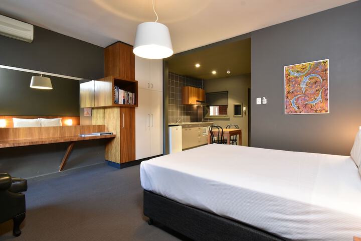 Room 13 of 38