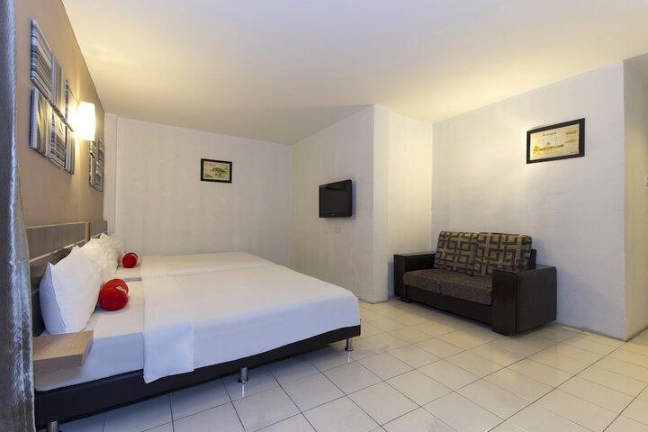 Room 21 of 32