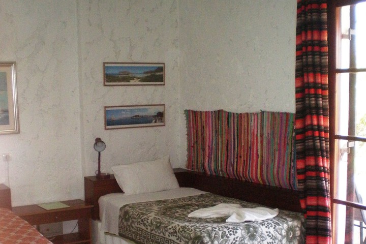 Room 33 of 79