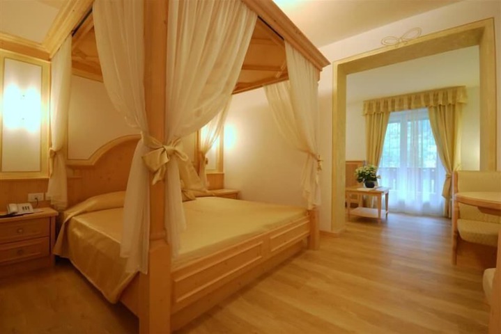 Room 6 of 46