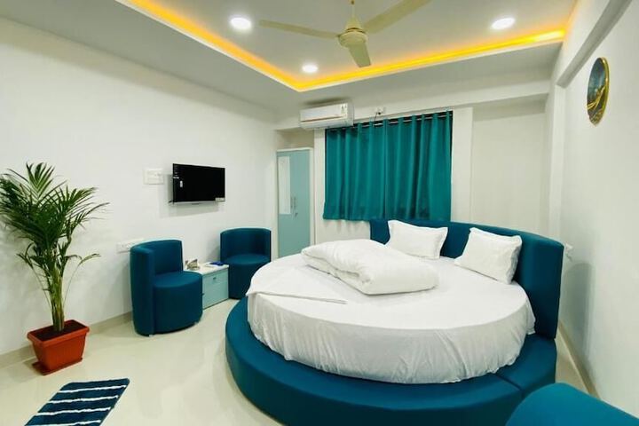 Room 3 of 13