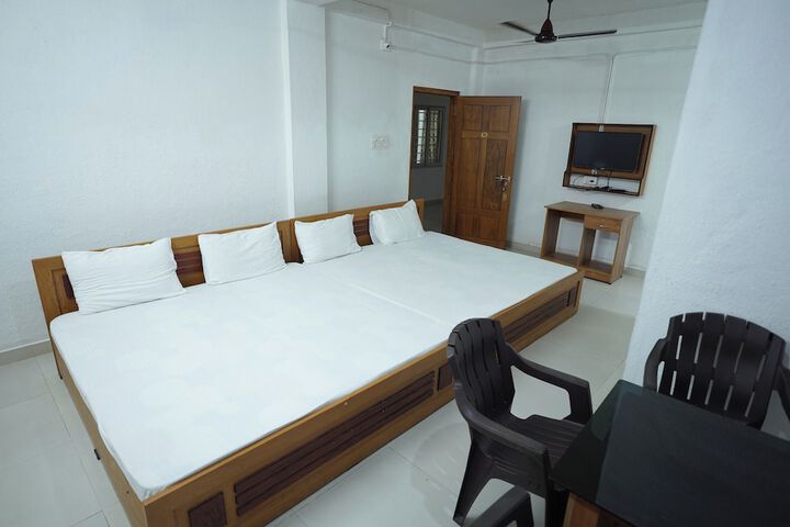 Room 9 of 28
