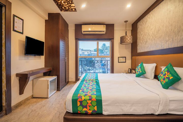Room 10 of 32