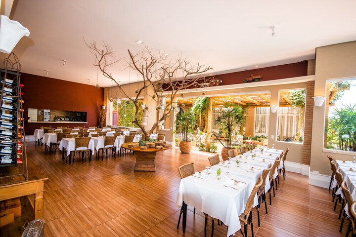 Dining 44 of 60