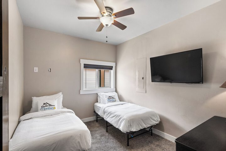 Room 9 of 37