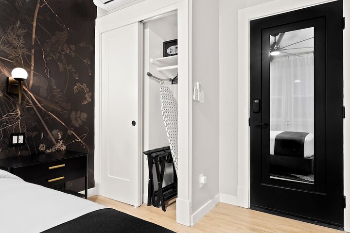 Room 21 of 33