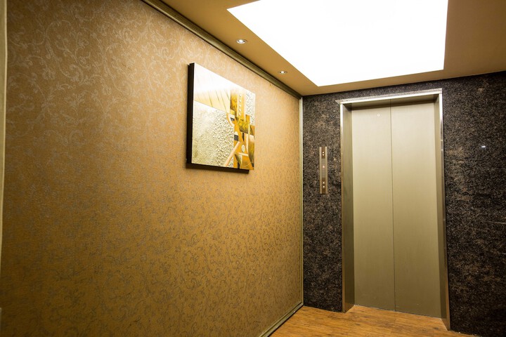 Ballroom/Hall 19 of 23