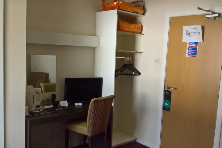 Room 13 of 41