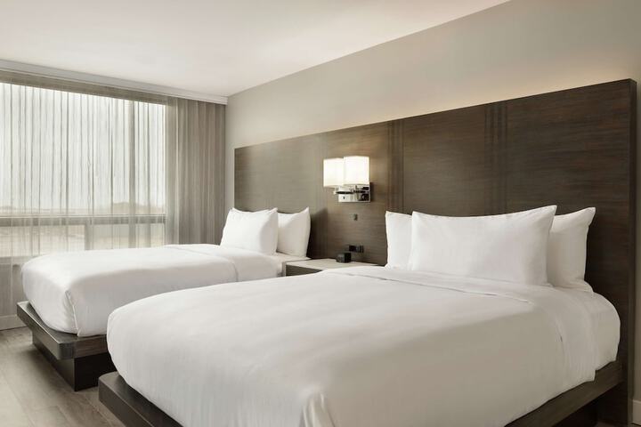 1 King Bed 2 Room Suite (5 of 9)