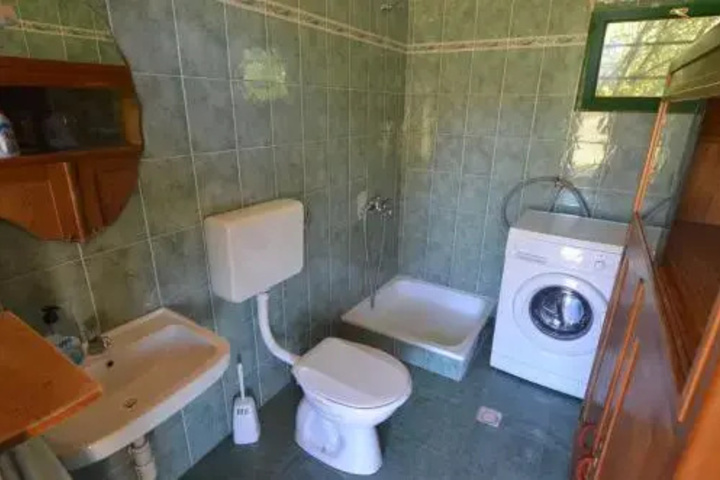 Room 8 of 19
