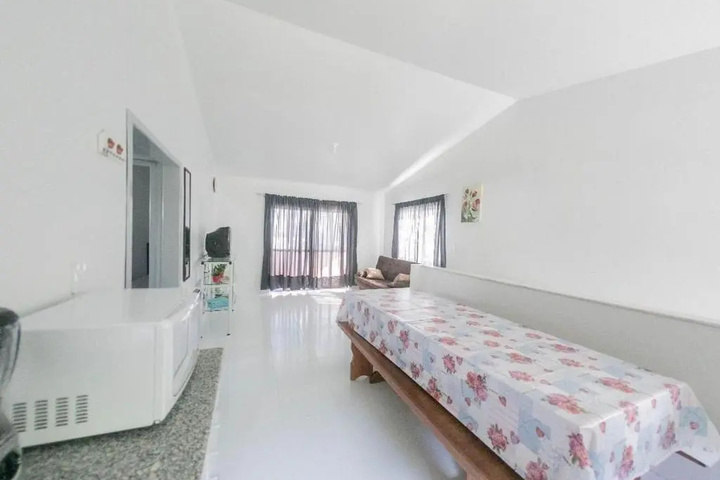 Room 4 of 10