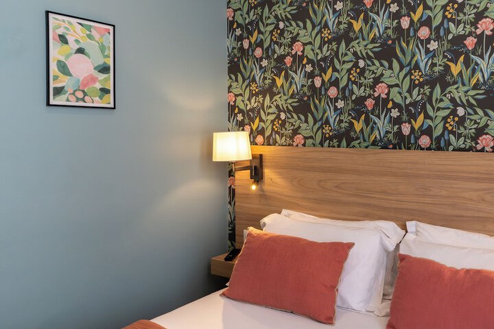 Room 37 of 122