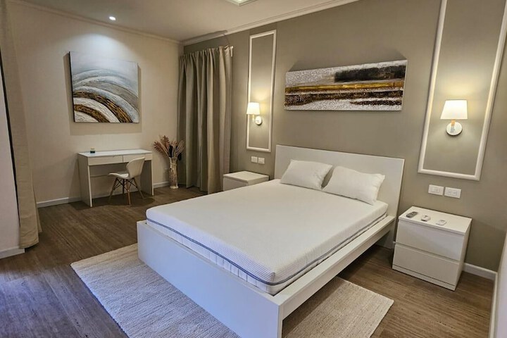 Room 11 of 23