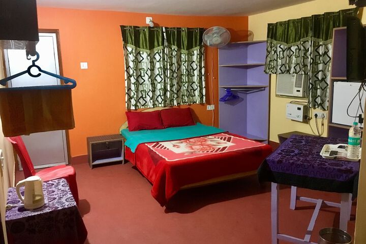 Room 10 of 32