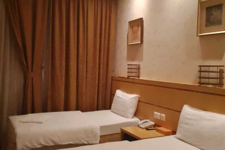 Room 16 of 35