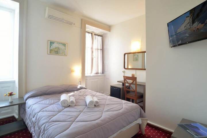 Room 8 of 50
