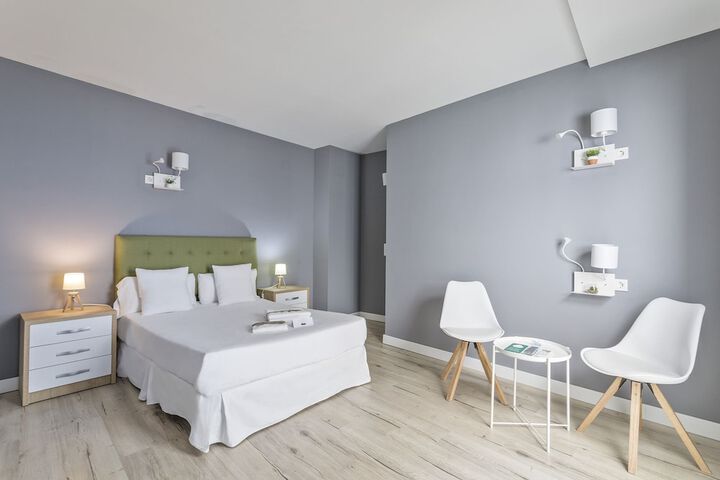 Room 12 of 27