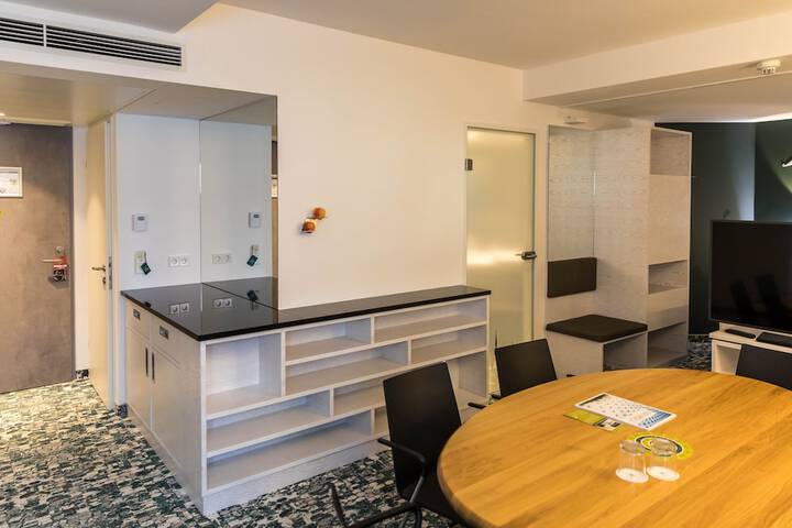 Room 15 of 93
