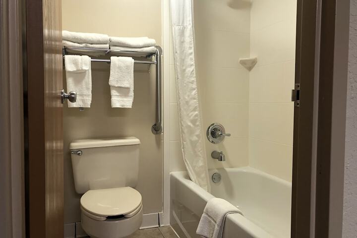 2 Double Beds (9 of 9)
