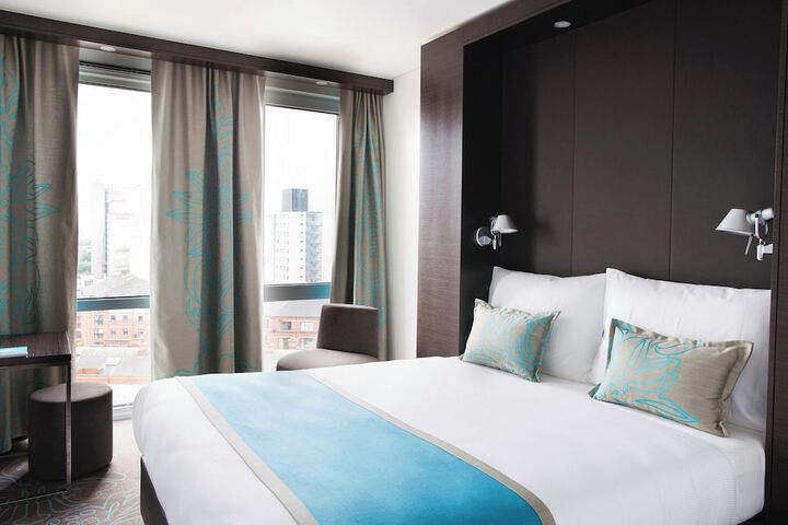 Room 4 of 33