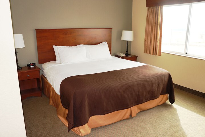 1 King Bed Accessible (5 of 32)