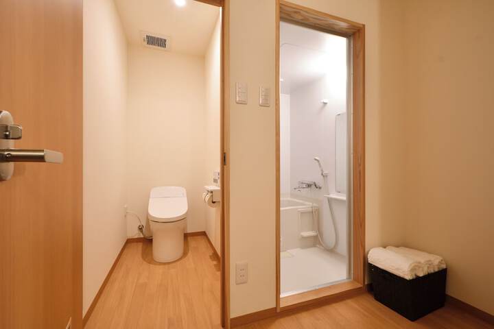 Room 32 of 94
