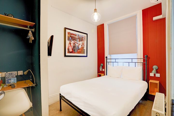 Room 9 of 27