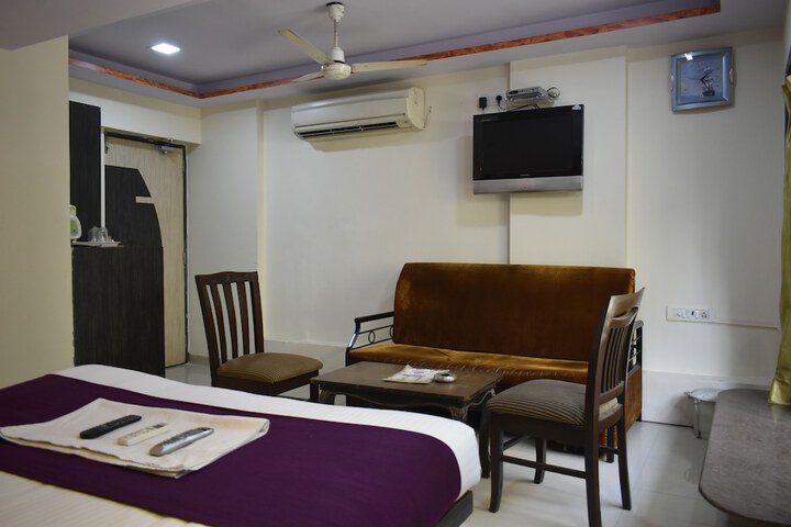 Room 30 of 47