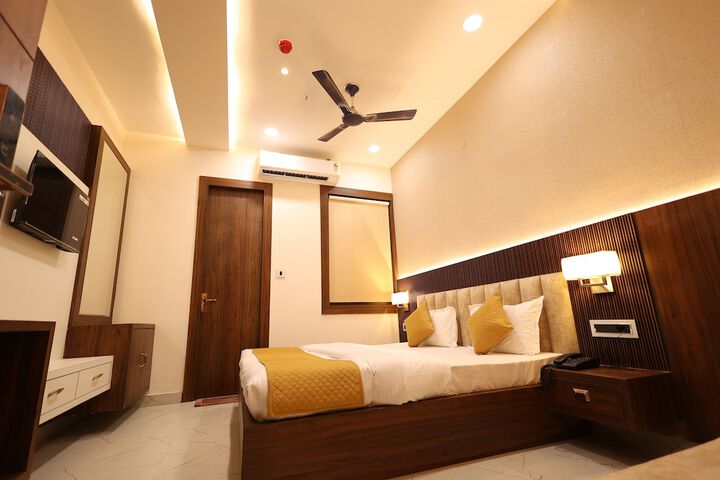 Room 5 of 26