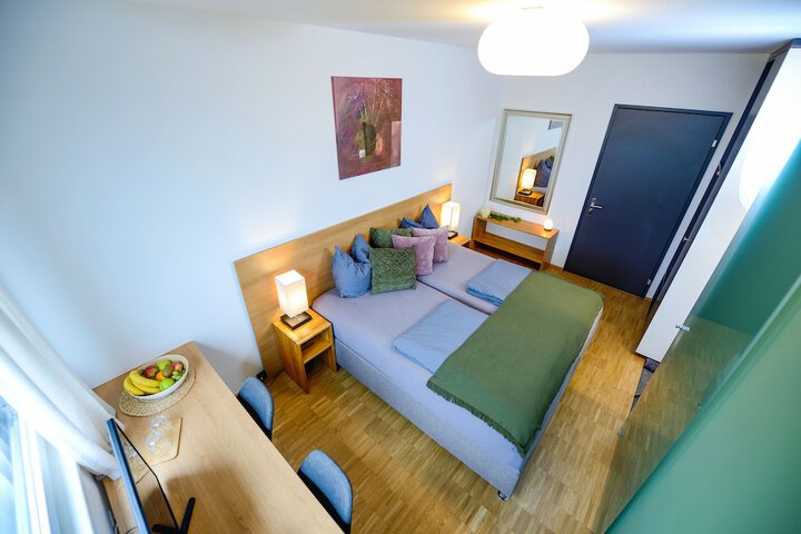 Room 12 of 25