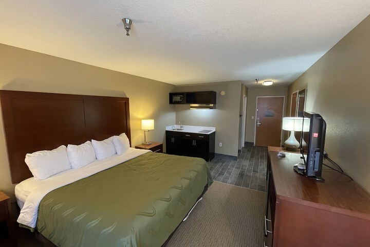 Room 4 of 28