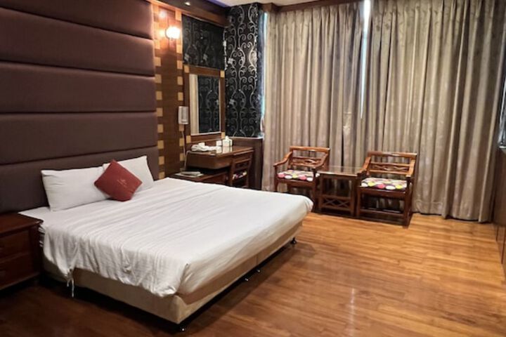 Room 9 of 79