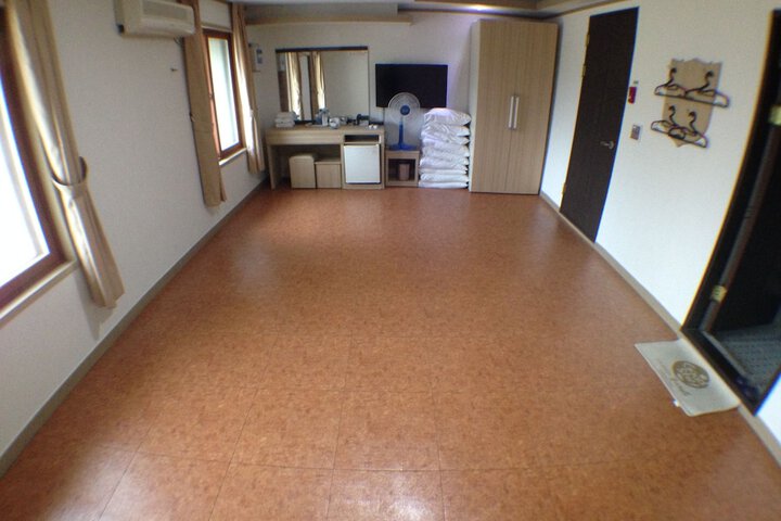 Room 13 of 31