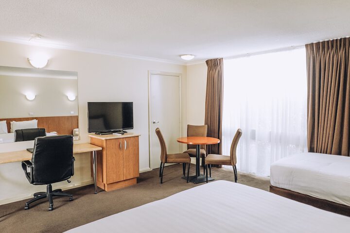 Room 12 of 77