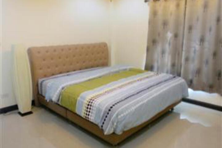Room 4 of 6