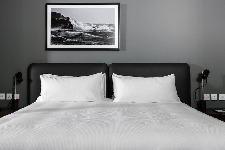 Room 25 of 318