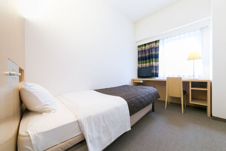 Room 9 of 32